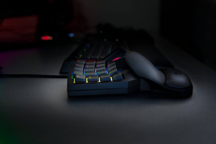 Razer Tartarus v2 Gaming Keypad: Mecha - Image 3